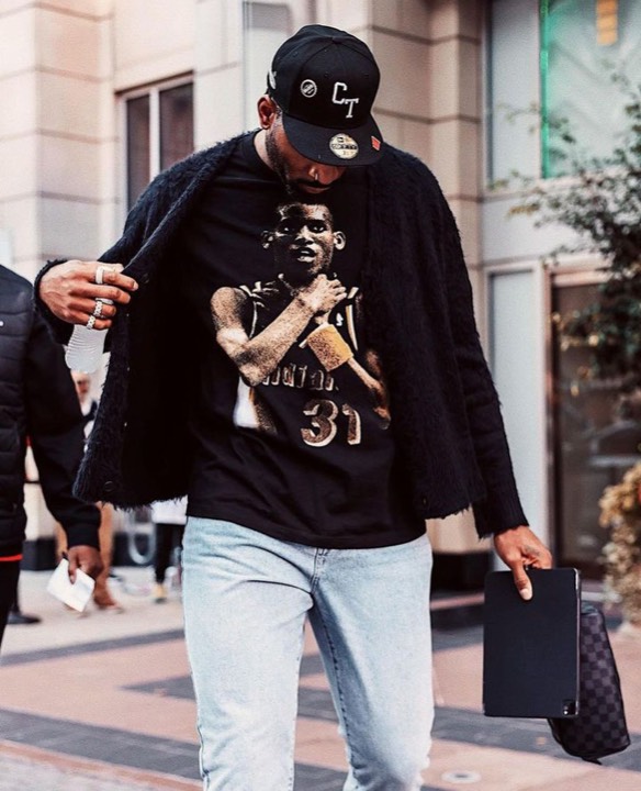 Talent photographed wearing a graphic tee from the programs, photo 20 of 23