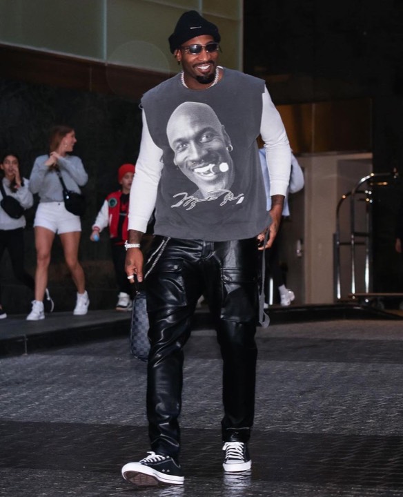 Talent photographed wearing a graphic tee from the programs, photo 11 of 23